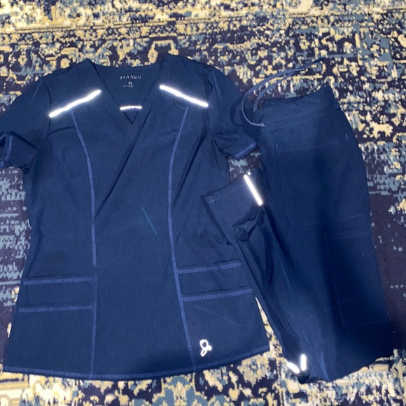 Jaanu Navy Scrub Set - Picture 1 of 6